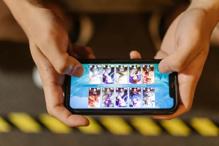 How Online Gaming Communities Build Loyalty